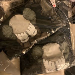 KAWS x UNIQLO “KAWS TOKYO FIRST” black/gray sizes XL/XXL